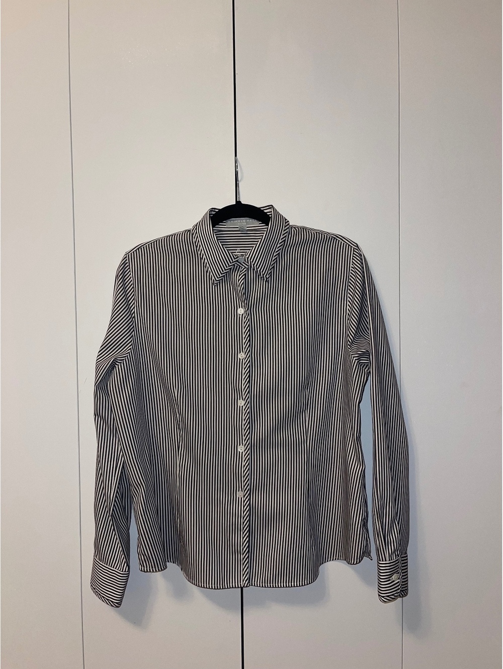 Women's Black and White Striped Wrinkle-Free Fitted Button-Up Shirt Size 12